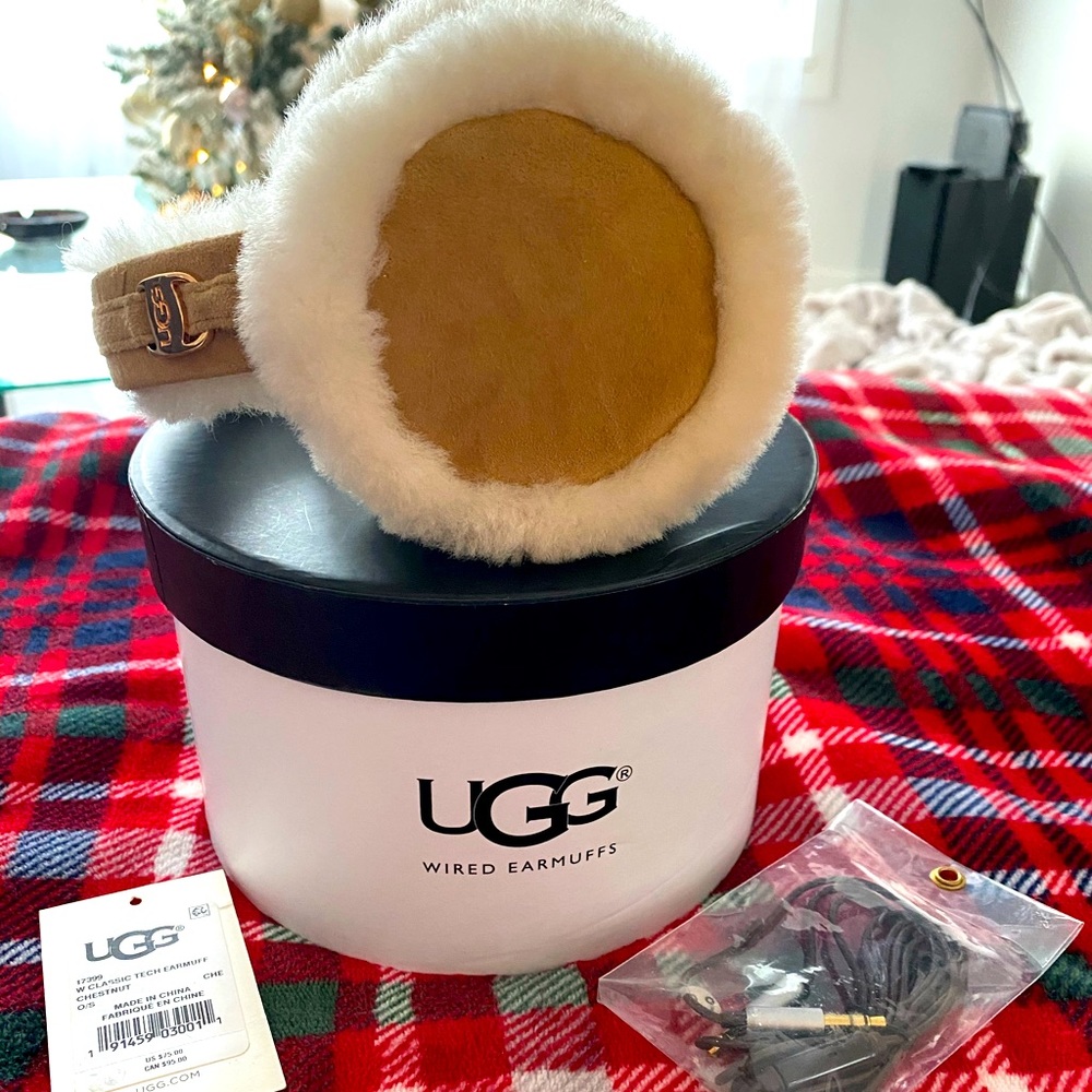 UGG SHEEPSKIN EARMUFFS
